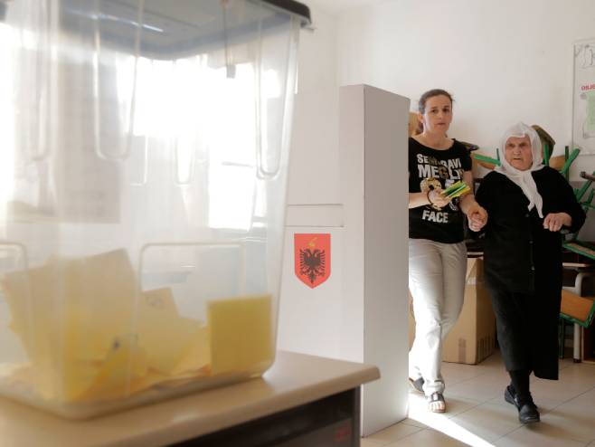 Избори у Албанији (Фото:  EPA-EFE/MALTON DIBRA) - 