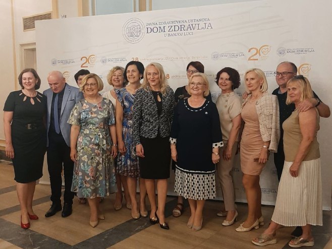 Прва генерација доктора породичне медицине у Бањалуци Прва генерација доктора породичне медицине у Бањалуци - Фото: РТРС