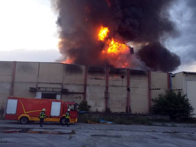 Бијељина: пожар у Фабрици "Сава" (Фото: СРНА)