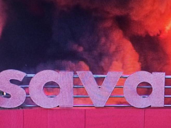 Пожар у погону фабрике "Сава" у Бијељини (Фото: РТРС)