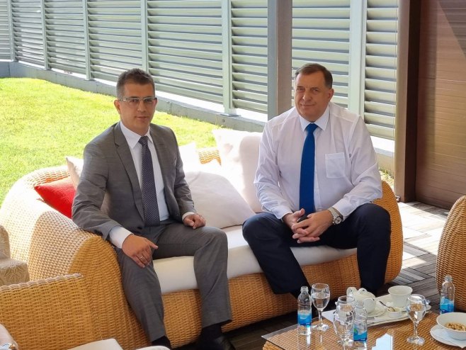 Dodik razgovarao sa Milisavom (foto: twitter.com/MiloradDodik) - Dodik razgovarao sa Milisavom (foto: twitter.com/MiloradDodik) -