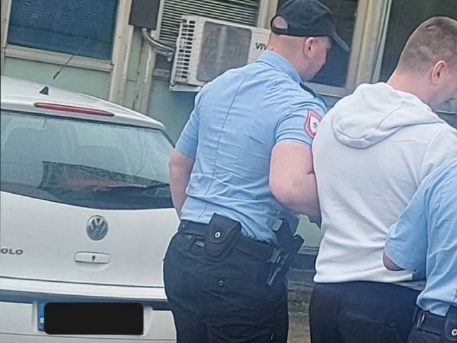 Ухапшен возач који се покушао спустити низ степенице бањалучке Тржнице (ФОТО)