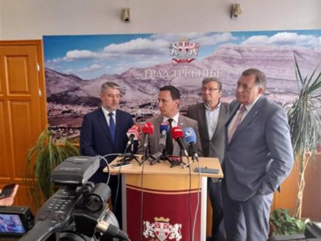 Додик, Ћурић и Шеранић у Требињу Додик, Ћурић и Шеранић у Требињу - Фото: СРНА