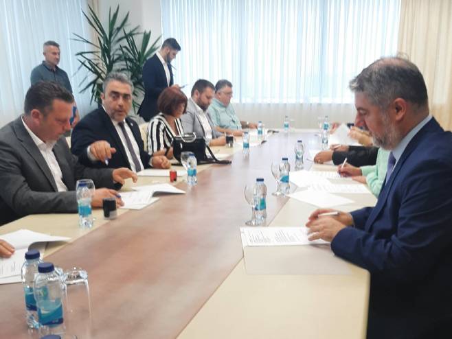 Министри Српске потписали споразум са гранским синдикатима о повећању плата - Фото: РТРС