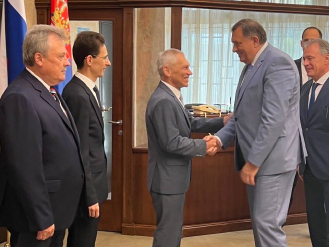 Милорад Додик присуствовао пријему у Амбасади Руске федерације (Фото: twitter.com/SNSDDodik) - 