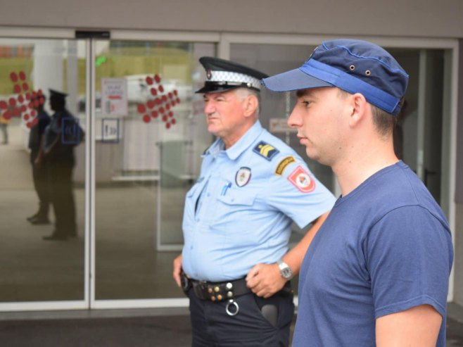 Полиција у УКЦ Српске након дојаве о постављеним експлозивним направама (Фото: УКЦ Српске) - Фото: Facebook