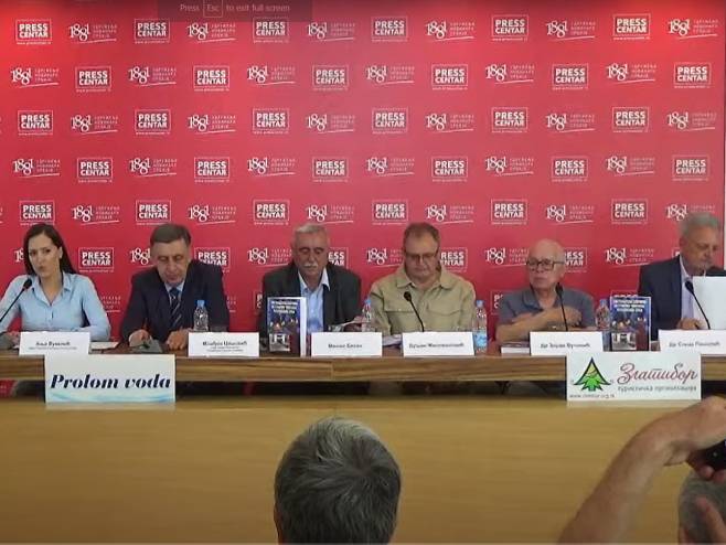 Представљена књига "Систематски злочини за етничко чишћење тузланских Срба" у Београду Представљена књига "Систематски злочини за етничко чишћење тузланских Срба" у Београду - Фото: Screenshot/YouTube