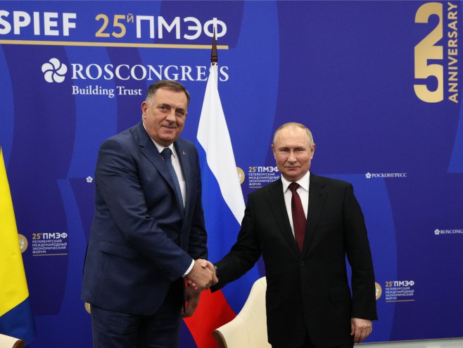 Milorad Dodik i Vladimir Putin (Foto: forumspb2022.tassphoto.com) - 