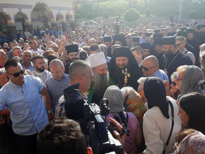 Doček patrijarha Porfirija u Mrkonjić Gradu (Foto RTRS)