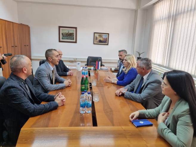 Цвијановић, Вишковић и Рајчевић на Електро-техничпком факултету Цвијановић, Вишковић и Рајчевић на Електро-техничпком факултету - Фото: РТРС