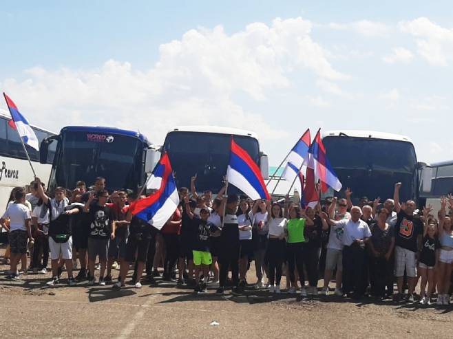 Višegrad - doček djece s Kosmeta, arhiv  (Foto: RTRS)