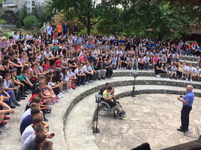 Дјеца са Космета у посјети Српској Дјеца са Космета у посјети Српској - Фото: РТРС