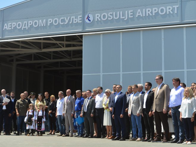 Аеродром Росуље код Крушевца (фото: TANJUG/ STRAHINJA ACIMOVIC) Аеродром Росуље код Крушевца (фото: TANJUG/ STRAHINJA ACIMOVIC) -