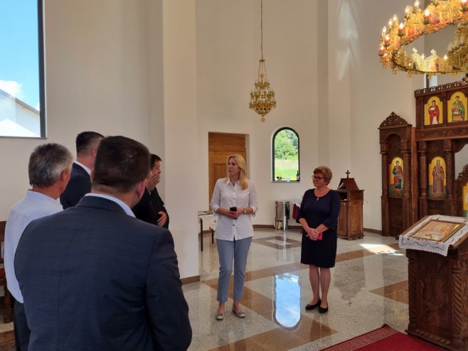Цвијановић посјетила цркву Светог Лазара и породицу Млинаревић Цвијановић посјетила цркву Светог Лазара и породицу Млинаревић - Фото: РТРС