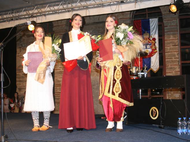 Грачаница - одржана традиционална манифестација "Избор Косовке девојке" - Фото: СРНА