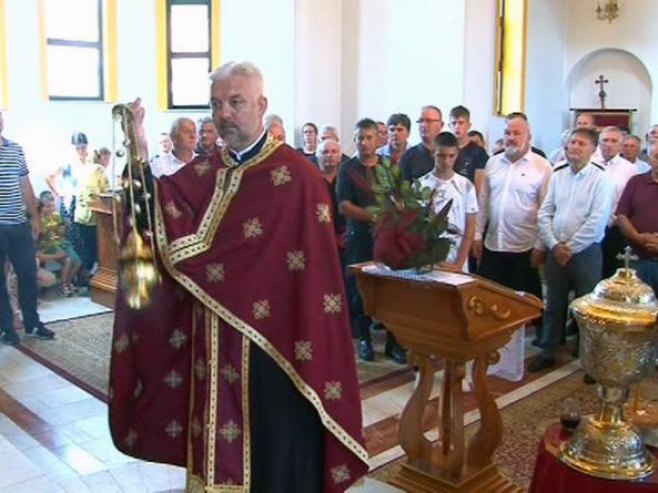 У Храму Свете Петке у Козарској Дубици служена света литургија и парастос палим борцима Одбрамбено-отаџбинског рата У Храму Свете Петке у Козарској Дубици служена света литургија и парастос палим борцима Одбрамбено-отаџбинског рата - Фото: СРНА