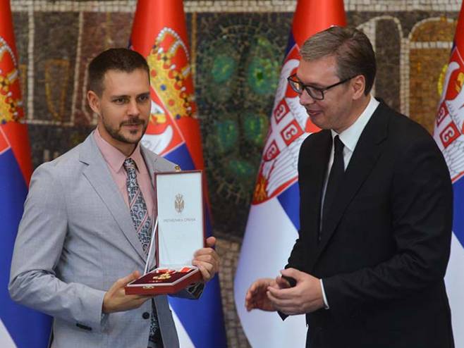 Милош Биковић одликован Карађорђевом звијездом Милош Биковић одликован Карађорђевом звијездом - Фото: ТАНЈУГ