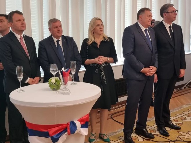 Додик, Цвијановић и Вишковић са Вучићем (фото: zeljka.cvijanovic) Додик, Цвијановић и Вишковић са Вучићем (фото: zeljka.cvijanovic) - Фото: Instagram