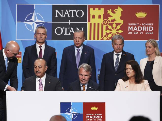 Потписан споразум Турске, Шведске и Финске (Фото: EPA-EFE/Kiko Huesca) Потписан споразум Турске, Шведске и Финске (Фото: EPA-EFE/Kiko Huesca) -