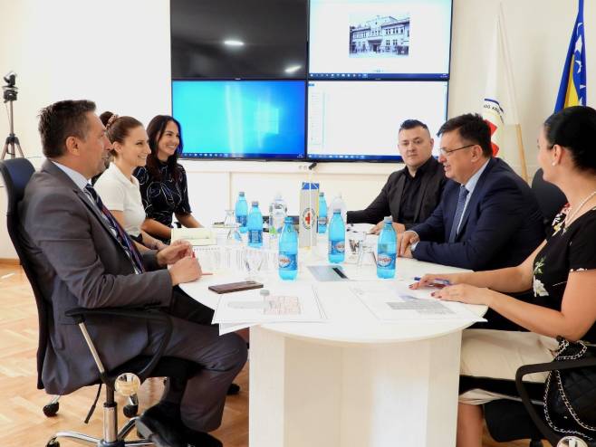 Тегелтија у посјети Друштву Црвеног крста (Фото: Савјет министара) Тегелтија у посјети Друштву Црвеног крста (Фото: Савјет министара) -