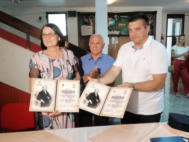 Повеља о братимљењу Повеља о братимљењу - Фото: РТРС