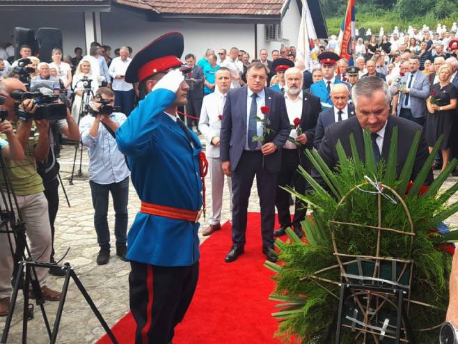 Братунац - полагање вијенаца Братунац - полагање вијенаца - Фото: РТРС