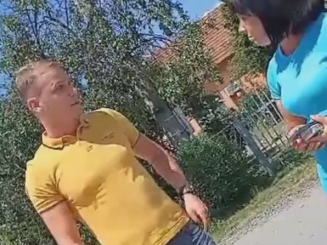 Драшко Станивуковић са мјештанима (Фото: banjaluka.net) Драшко Станивуковић са мјештанима (Фото: banjaluka.net) -