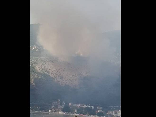 Пожар изнад Игала (Фото: Screenshot/ vijesti.me) - 