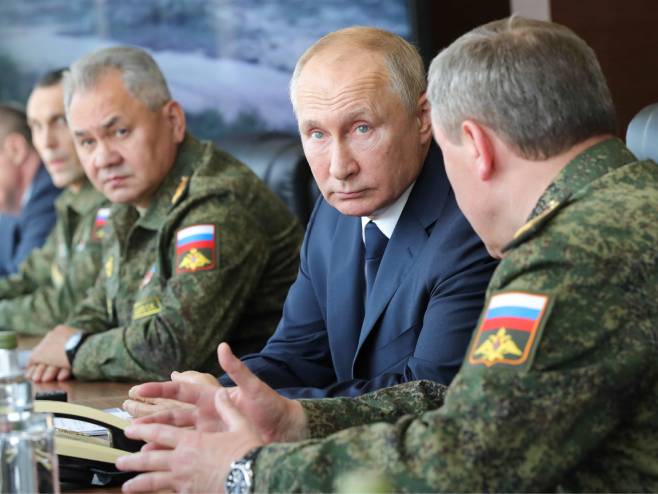 Шојгу и Путин (Фото, архив: EPA-EFE/MICHAIL KLIMENTYEV) - 