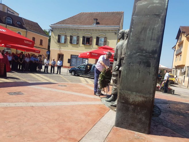 Дервента полагање вијенаца Дервента полагање вијенаца - Фото: РТРС