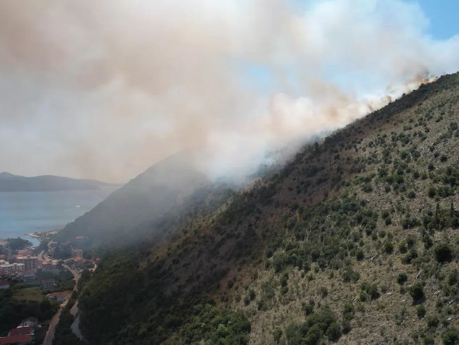 Požar kod Herceg Novog (Foto: Youtube/Radio Televizija Herceg Novi/Printscreen) - 
