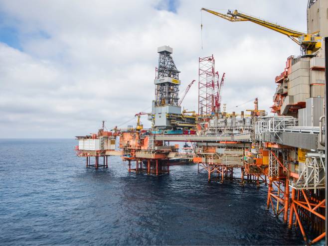 Норвешка нафтна платформа (Фото: EPA-EFE/HAKON MOSVOLD LARSEN) - 