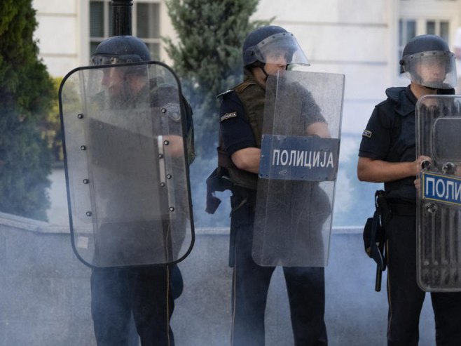 Скопље - полиција (Фото: EPA-EFE/GEORGI LICOVSKI) - 