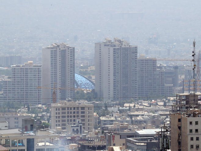 Техеран (Фото: EPA/ABEDIN TAHERKENAREH) - 