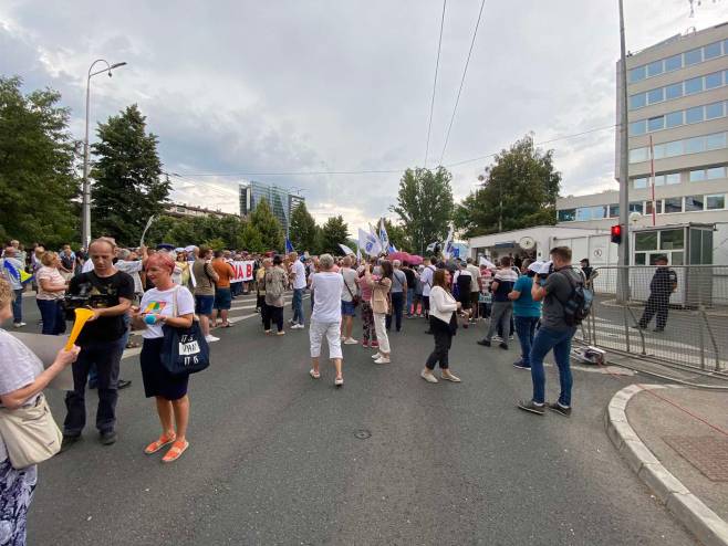 Protest ispred OHR-a (Foto: RTRS)