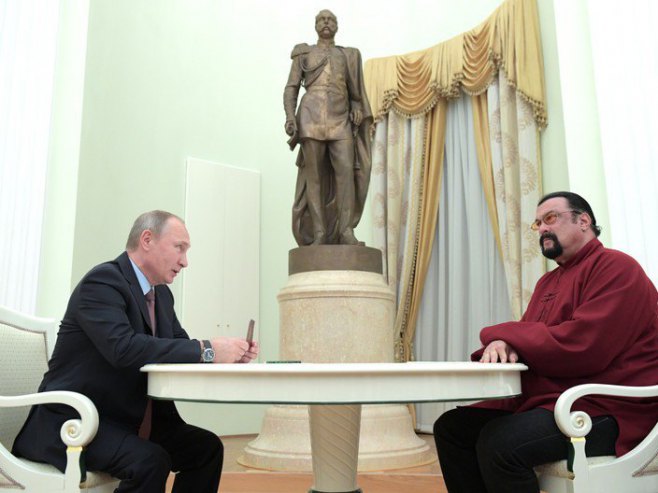 Sigal dobio rusko državljanstvo 2016. po naredbi Putina (Foto: EPA-EFE/ALEXEI DRUZHININ / SPUTNIK / KREMLIN POOL MANDATORY CREDIT) - Sigal dobio rusko državljanstvo 2016. po naredbi Putina (Foto: EPA-EFE/ALEXEI DRUZHININ / SPUTNIK / KREMLIN POOL MANDATORY CREDIT) -