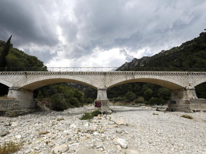 Водостај ријека (илустрација/EPA-EFE/SEBASTIEN NOGIER) - 