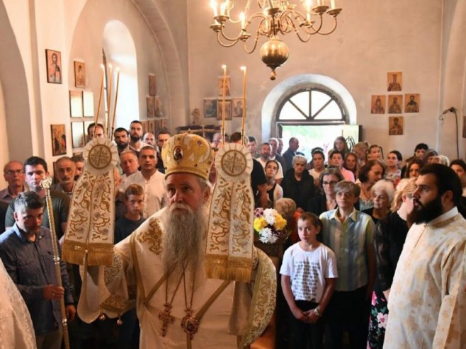 Митрополит Јоаникије на Литургији у Колашину (фото: mitropolija.com) Митрополит Јоаникије на Литургији у Колашину (фото: mitropolija.com) -