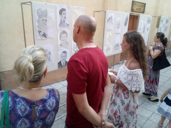 Изложба цртежа полазника Љетне школе цртања Изложба цртежа полазника Љетне школе цртања - Фото: СРНА
