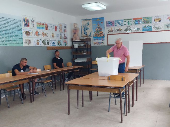 Братунац-гласање - Фото: РТРС