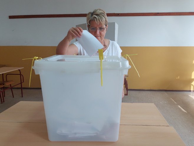 Братунац - гласање - Фото: РТРС