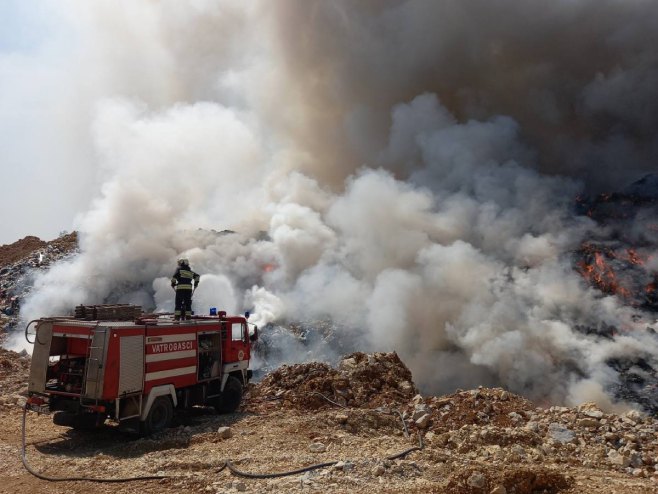 Пожар на градској депонији у Добоју - Фото: РТРС