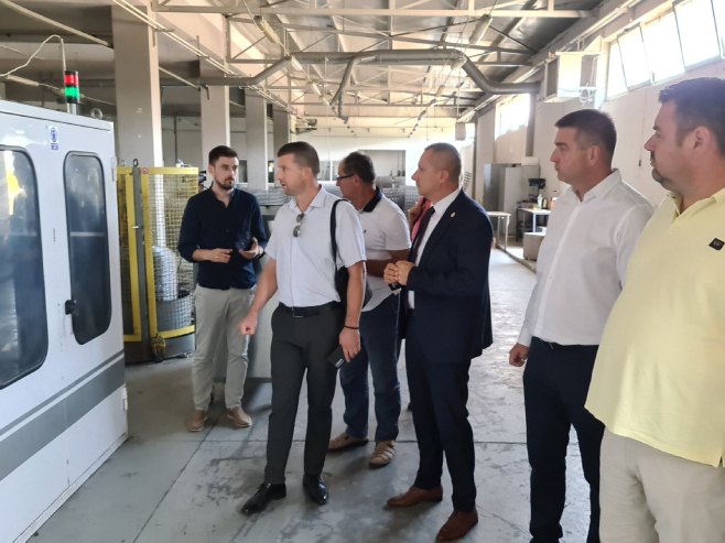 Вјекослав Петричевић посјетио фабрику кревета "Моделс" у Петрову Вјекослав Петричевић посјетио фабрику кревета "Моделс" у Петрову - Фото: СРНА