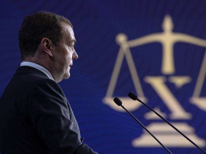 Дмитриј Медведев (фото: EPA-EFE / EKATERINA SHTUKINA/ SPUTNIK) - 