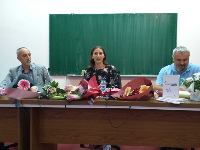 Промоција збирке поезије Магдалене Јовић "Све што сам хтјела да кажем, а нисам" Промоција збирке поезије Магдалене Јовић "Све што сам хтјела да кажем, а нисам" - Фото: СРНА