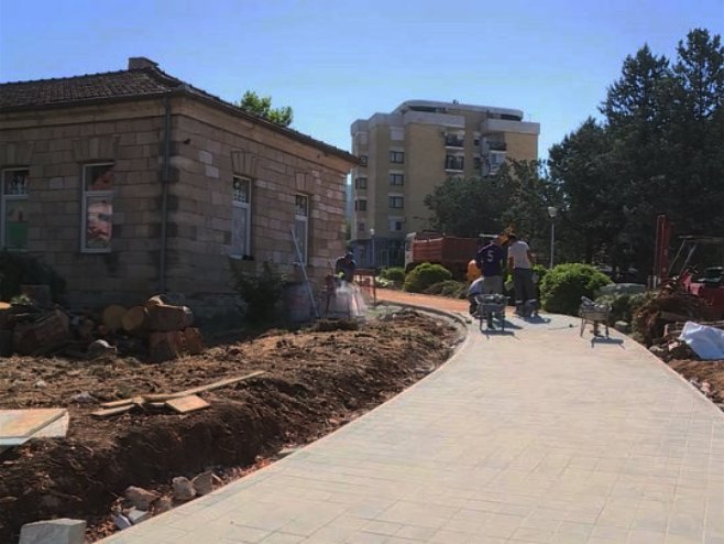 Реконструкција тротоара у центру Билеће Реконструкција тротоара у центру Билеће - Фото: РТРС
