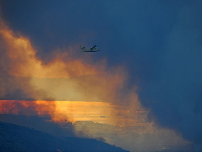 Велики пожар код пулског аеродрома, стижу и канадери