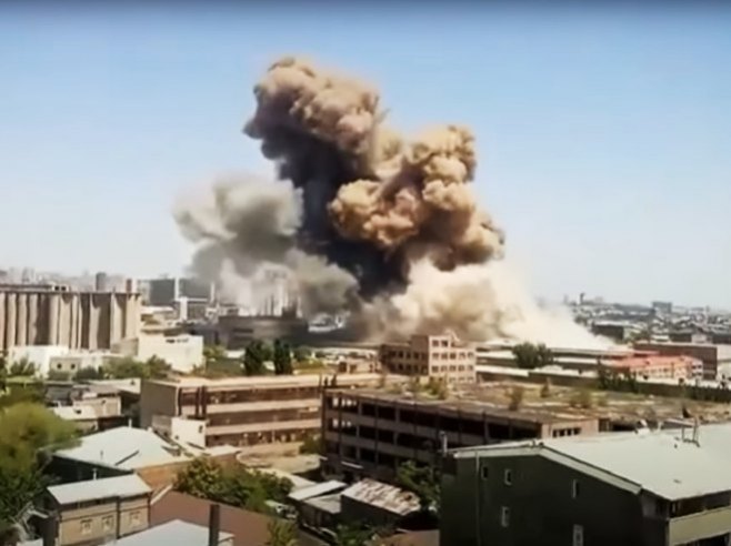 Експлозија у тржном центру у Јеревану (Фото: Screenshot/ YouTube/ CN Post) - 