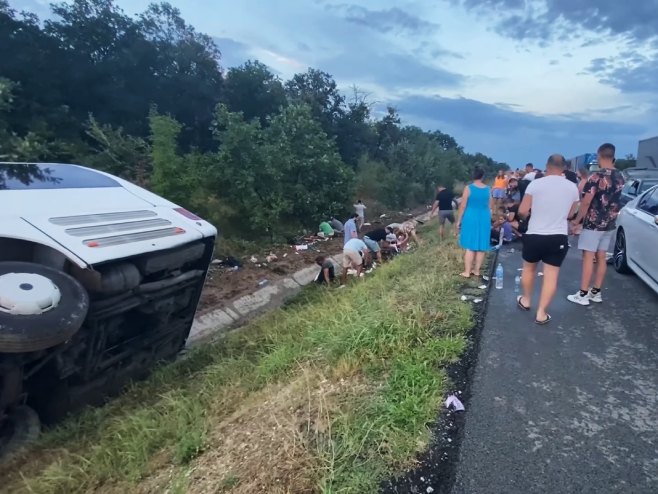 Аутобус са дјецом из Србије преврнуо се у Бугарској, 17 повријеђених