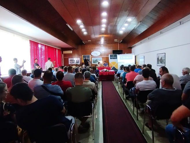 Промоција у Дервенти Промоција у Дервенти - Фото: РТРС